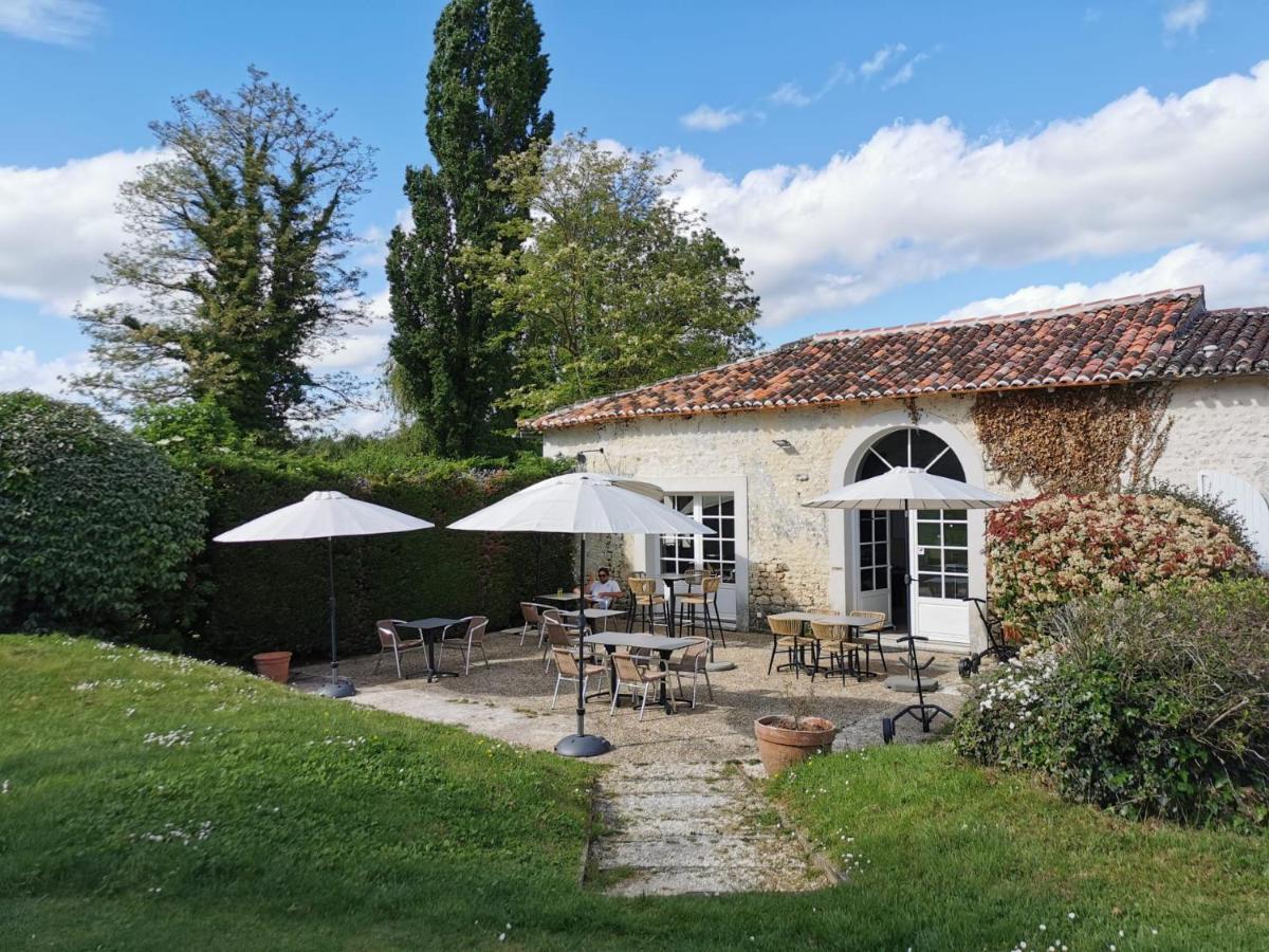 Chateau De La Vallade Saint-Porchaire Exterior foto